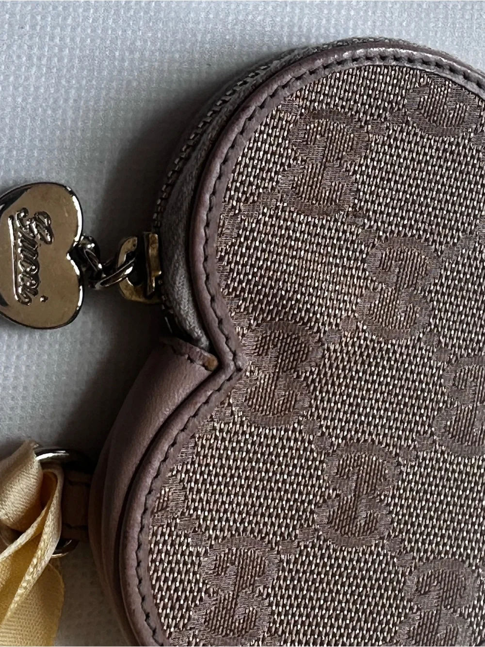 Gucci GG Canvas Heart Coin Purse Pouch Zip Wallet Brown Monogram Vintage